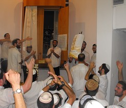 החזרת הספרים- שמחת תורה